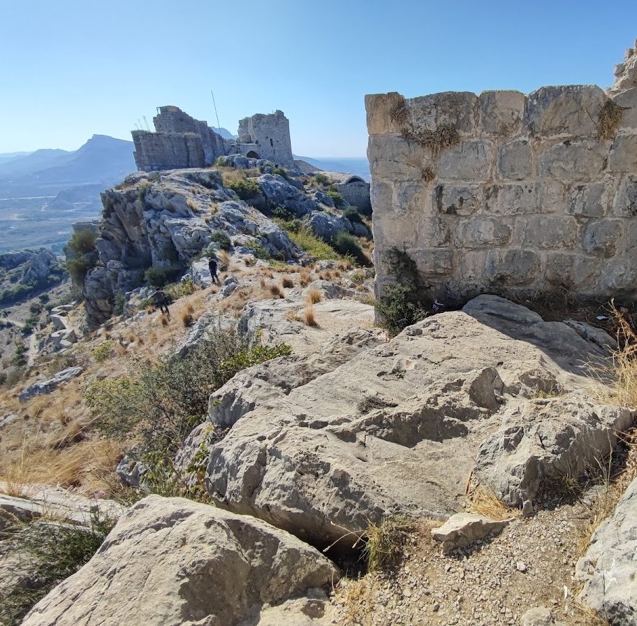Gökvelioğlu Kalesi: A Byzantine-Period Castle Ruin in Türkiye 2 Gökvelioğlu Kalesi