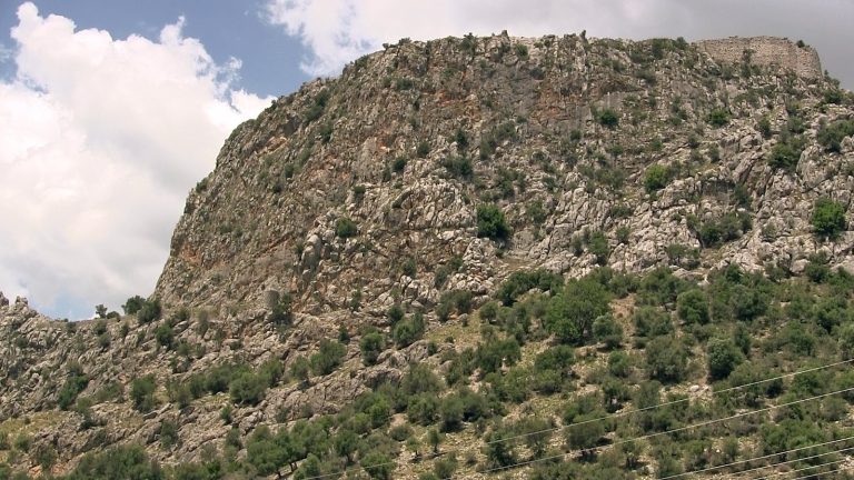 Gökvelioğlu Kalesi: A Byzantine-Period Castle Ruin in Türkiye