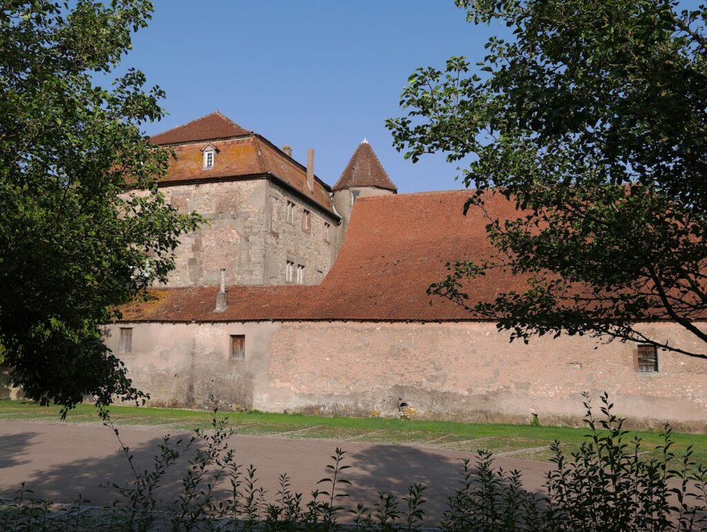 Rahling Castle: A Historic Castle in France 2 Rahling Castle