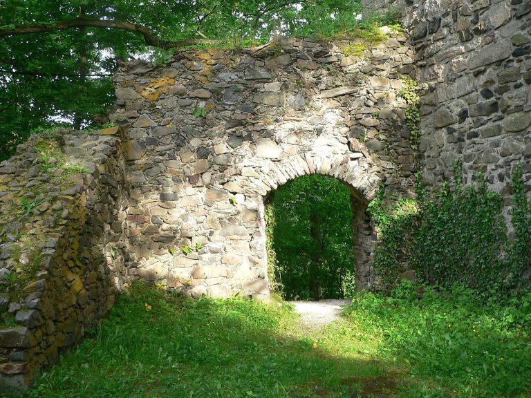 Altes Schloss: A Medieval Administrative Castle in Bad Berneck, Germany