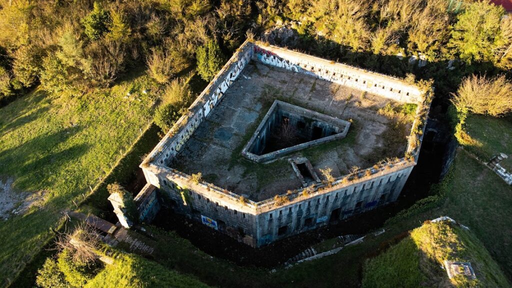 Fortress of Txoritokieta: A Spanish Polygonal Fortification 2 Fortress of Txoritokieta