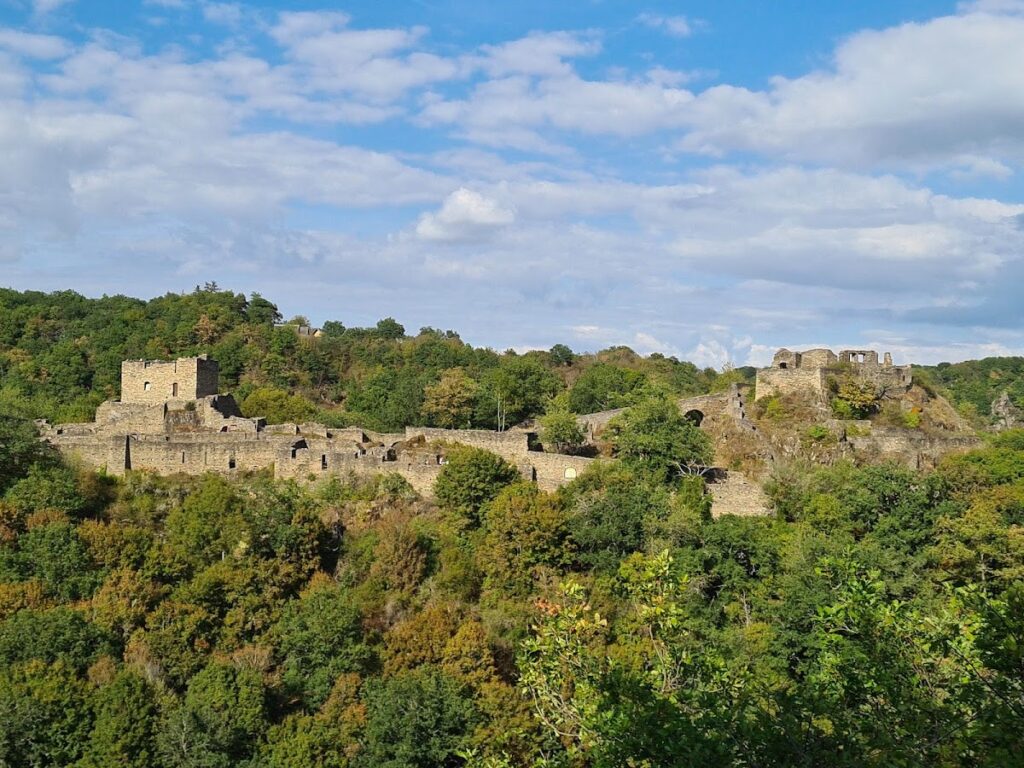 Schmidtburg: A Medieval Hill Castle and Administrative Seat 1 Schmidtburg