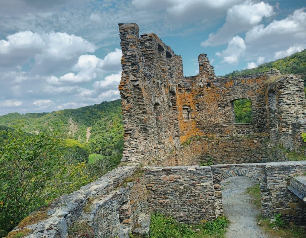 Schmidtburg: A Medieval Hill Castle and Administrative Seat 3 Schmidtburg
