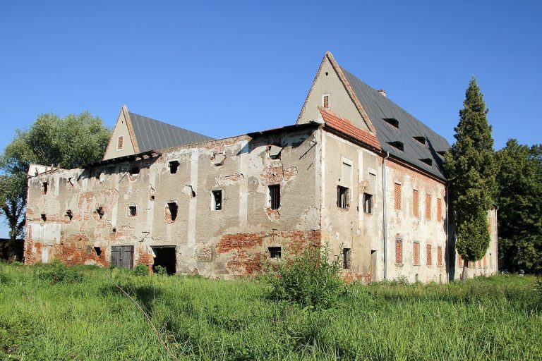 Siestrzechowice Castle: A Renaissance Palace in Poland