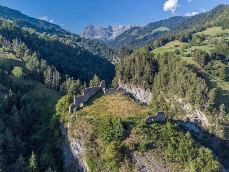 Solavers Castle: A Fortified Church and Feudal Stronghold in Switzerland