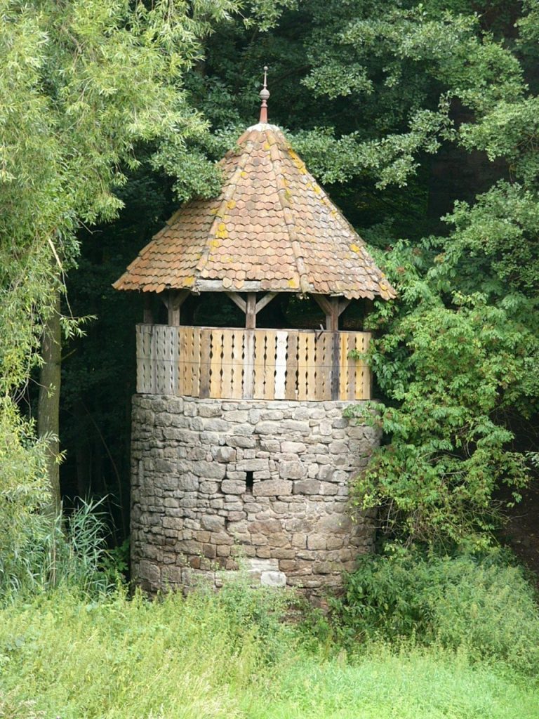 Leonrod Castle: A Medieval Water Castle and Noble Family Seat in Germany