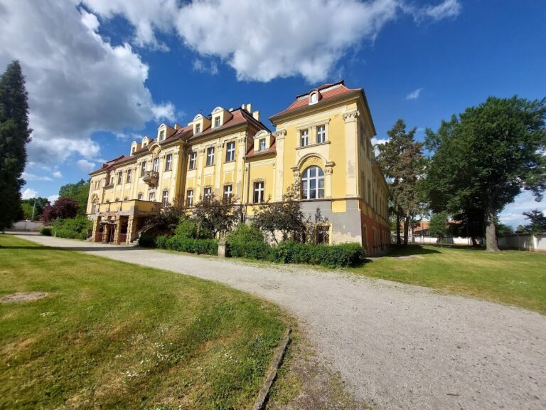 Palace in Szklary Górne: A Baroque Residence in Poland