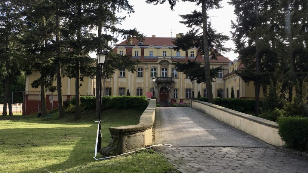 Palace in Szklary Górne: A Baroque Residence in Poland 2 Palace in Szklary Górne