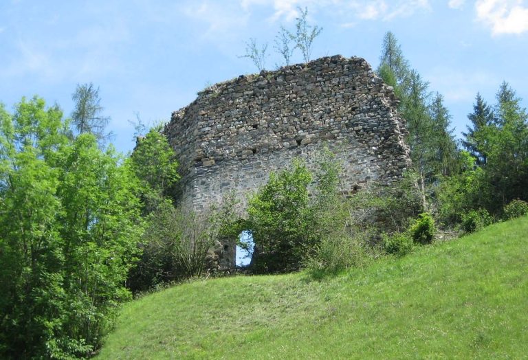 Burg Valendas: The Medieval Seat of the Lords of Valendas in Switzerland