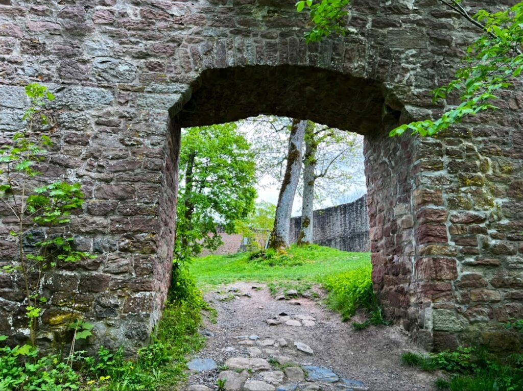 Auersburg: A Medieval Hill Castle and Administrative Seat in Germany 5 Auersburg