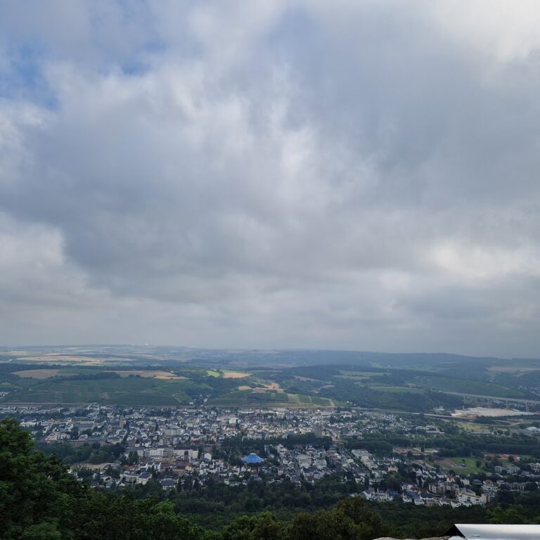 Burg Neuenahr: A Medieval Hill Castle and Seat of the County of Neuenahr
