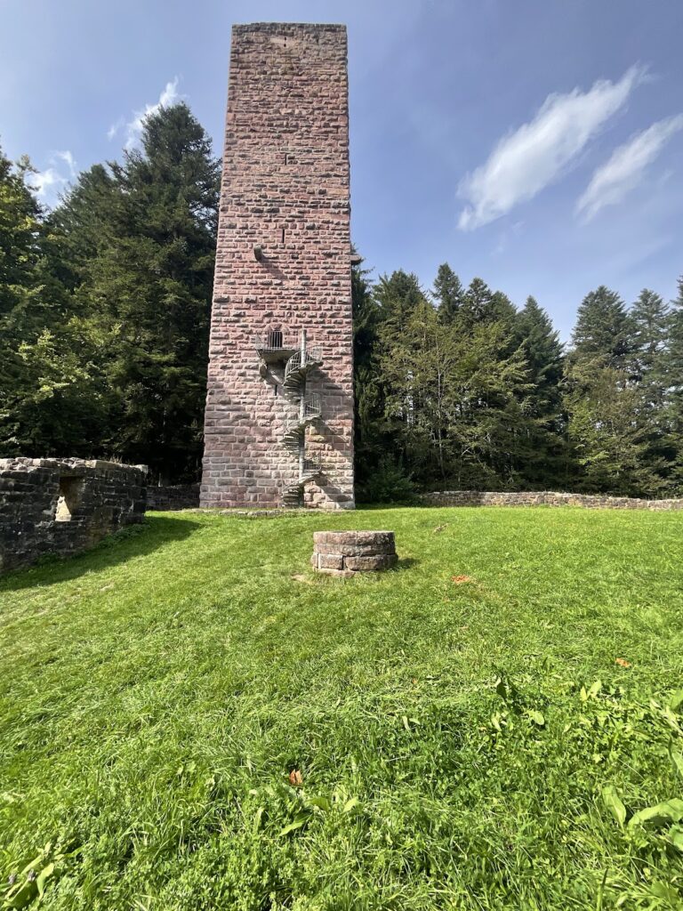 Ruine Mandelberg: A Medieval Spur Castle in Germany