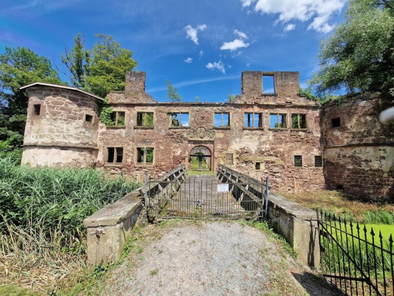 Wasserschloss Menzingen: A Renaissance Water Castle in Germany