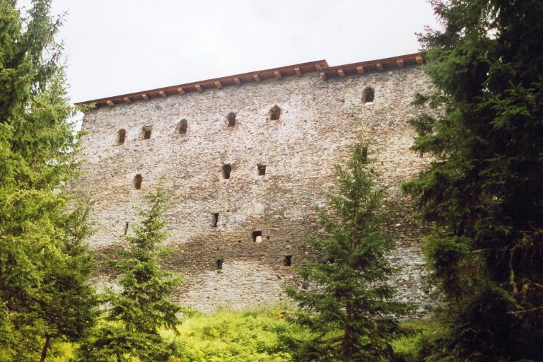 Burgruine Klauseck: A Medieval Border Fortress in Austria