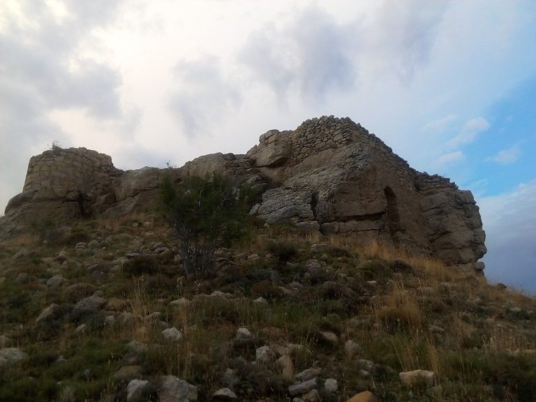 Castillo del Poyo: A Strategic Fortress in Alpuente, Spain