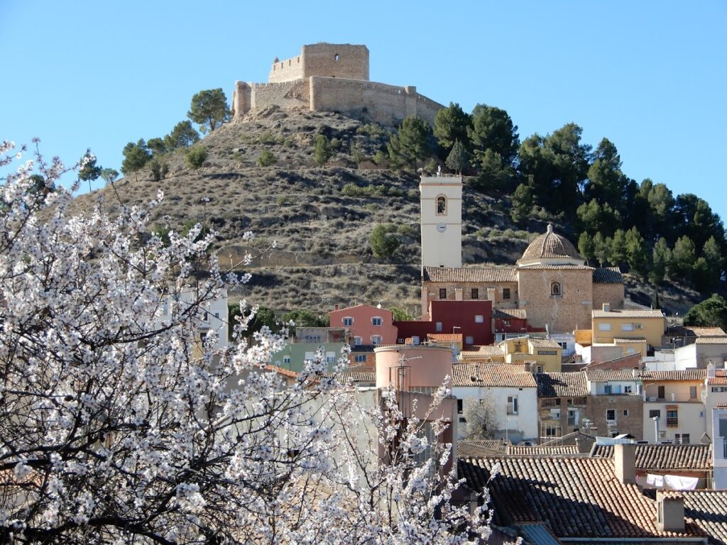 Castillo de Jalance: A Muslim Frontier Fortress in Valencia, Spain 1 Castillo de Jalance