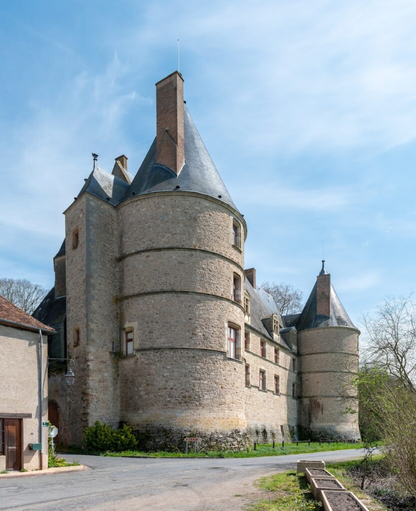Château de Jaligny-sur-Besbre: A Fifteenth-Century Fortified Castle in France 2 Château de Jaligny-sur-Besbre