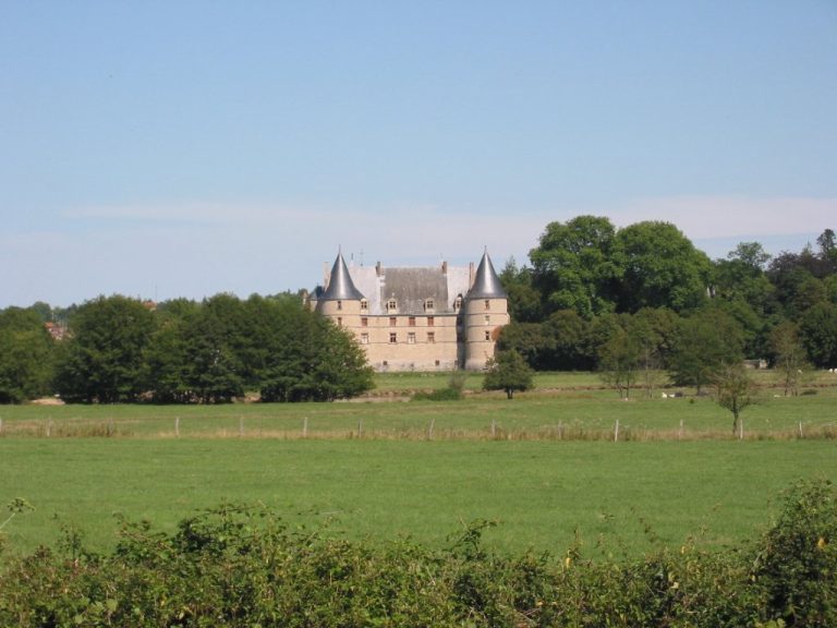 Château de Jaligny-sur-Besbre: A Fifteenth-Century Fortified Castle in France