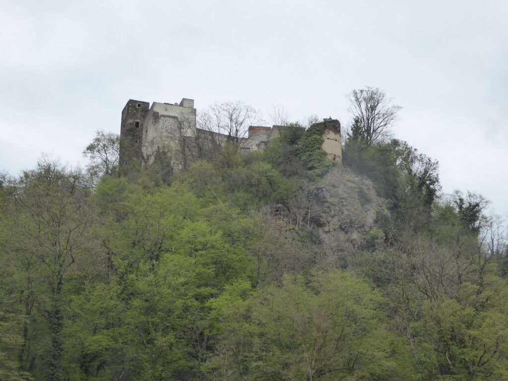 Osterburg: A Medieval Hilltop Castle Ruin in Austria 1 Osterburg