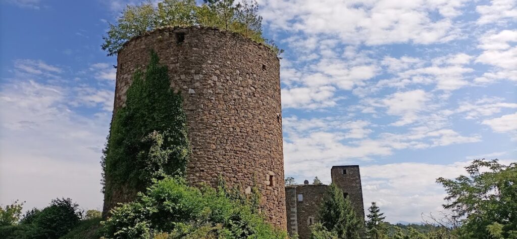 Osterburg: A Medieval Hilltop Castle Ruin in Austria 2 Osterburg
