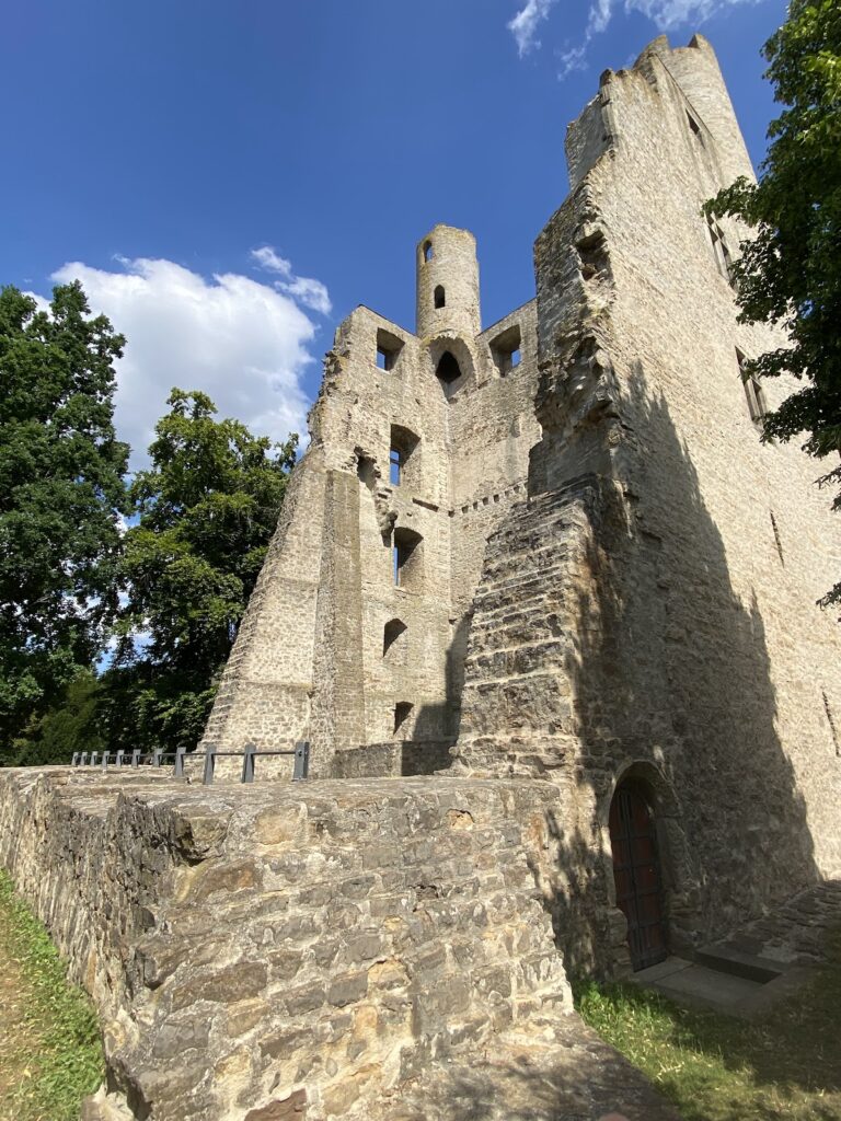 Hoher Schwarm Castle Ruins: A Medieval Residence above the Saale