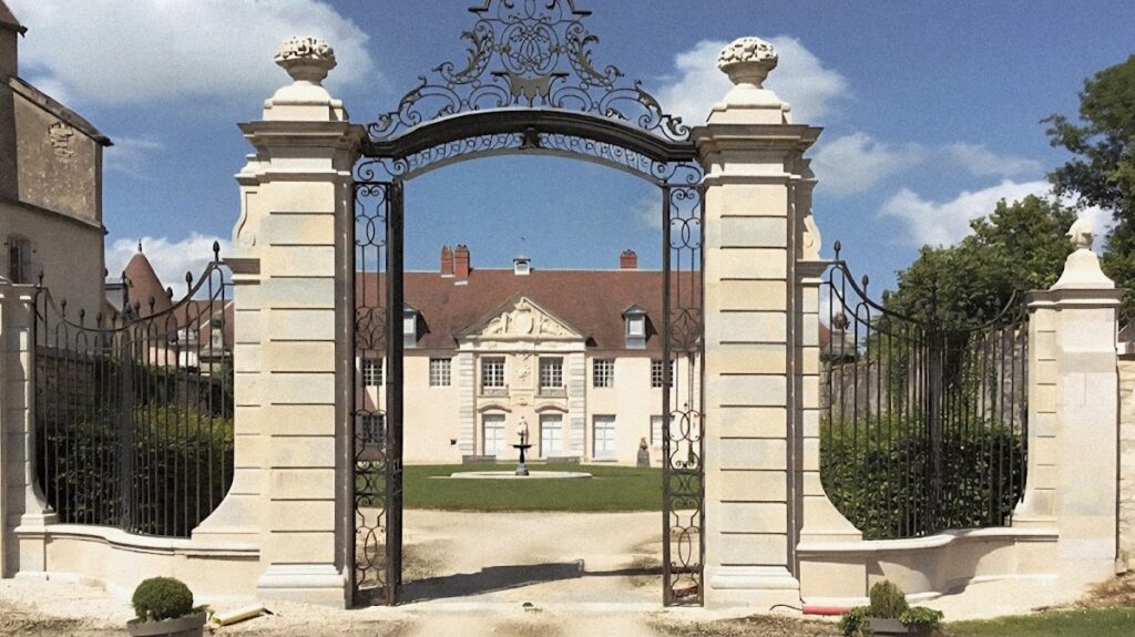 Château de Torpes: A Fortified Residence in France 2 Château de Torpes