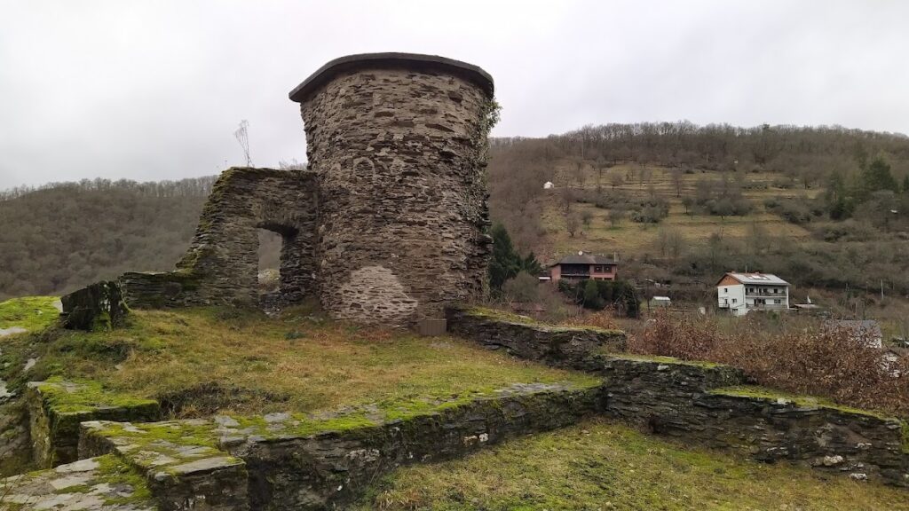 Geroldstein Castle (Burg Geroldstein): A Medieval Ruin in Germany 1 Burg Geroldstein