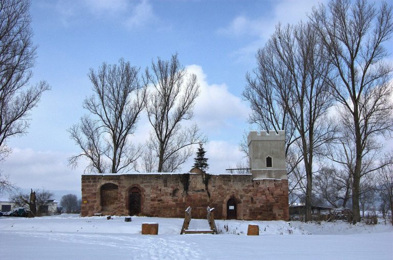 Auer Wasserburg: A Former Water Castle in Wanfried, Germany