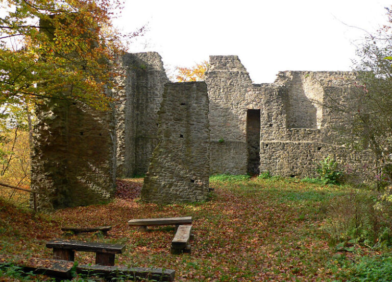 Schönstein Castle Ruins: A Romanesque Hill-Spur Castle in Germany