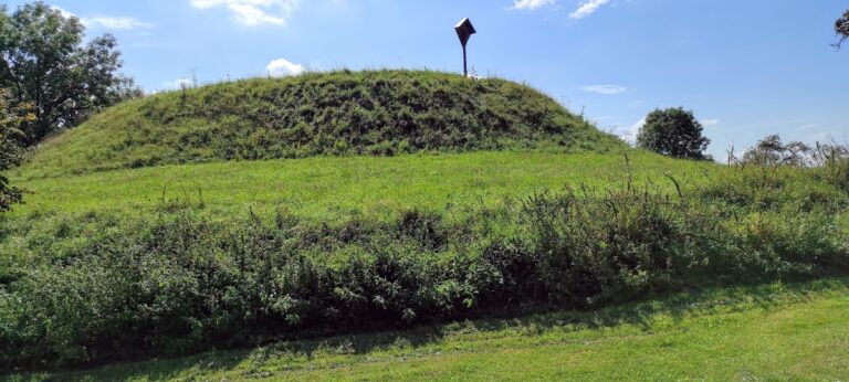 Turmhügel Baumburg: A Medieval Motte Castle in Germany