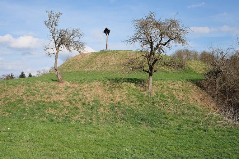 Turmhügel Baumburg: A Medieval Motte Castle in Germany