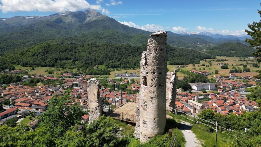 Castello Mirabello: A Roman-Origin Fortress and Feudal Castle in Italy 1 Castello Mirabello
