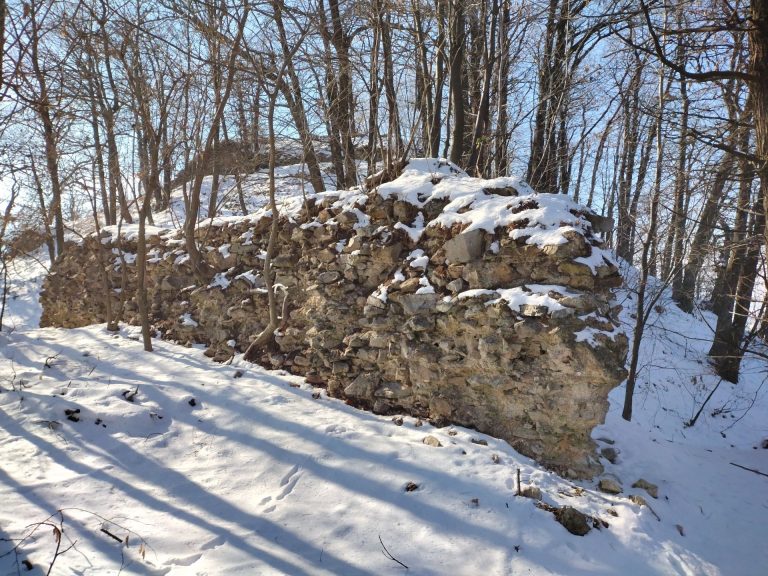 Castello Mirabello: A Roman-Origin Fortress and Feudal Castle in Italy