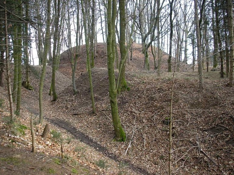 Burgstall Walleshausen: A High Medieval Motte Castle in Germany