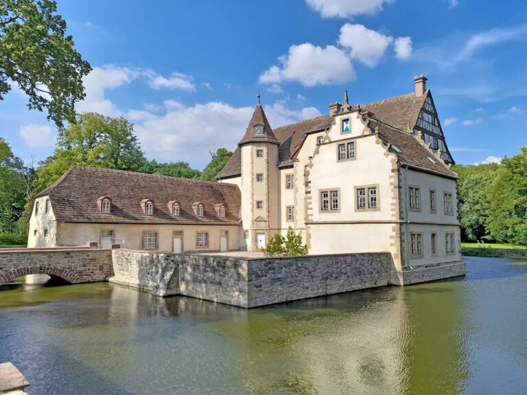 Castle Schweckhausen: A Moated Castle in Germany