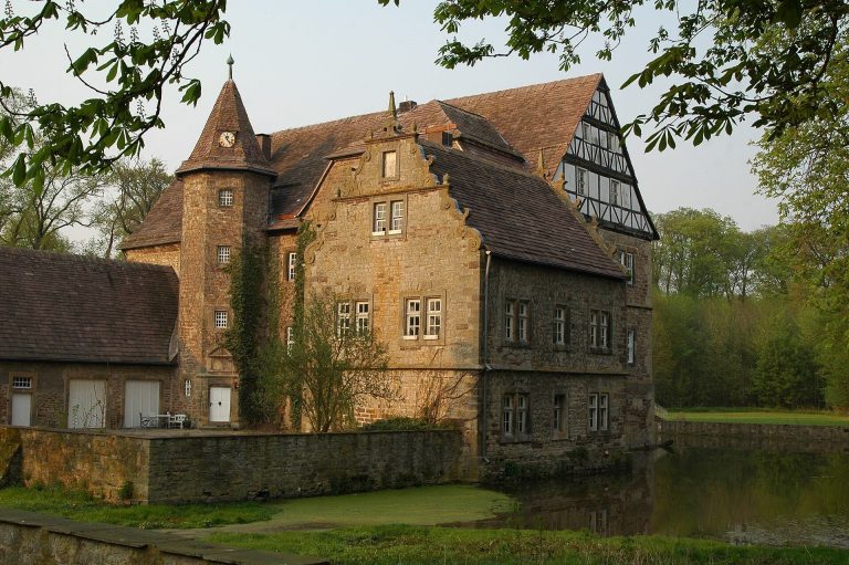 Castle Schweckhausen: A Moated Castle in Germany