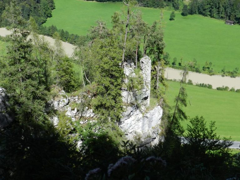 Burgruine Saalegg: A Medieval Rock Castle in Austria