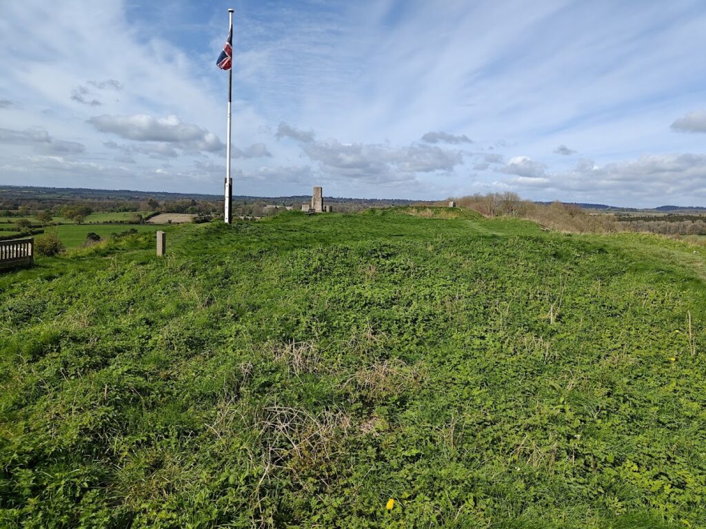 Castle Hill: Medieval Fortification at Mere 5 Castle Hill