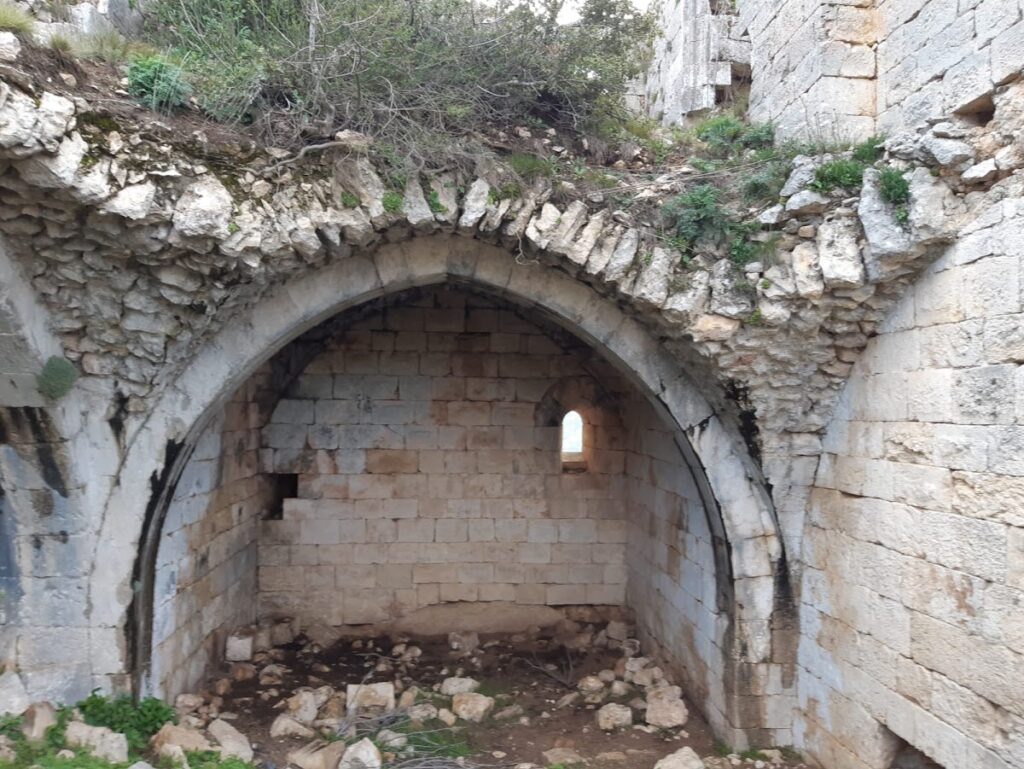 Çandır Castle: A Medieval Armenian Fortress in Türkiye 1 Çandır Castle