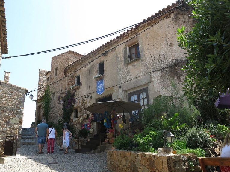 Vila Vella (Tossa de Mar): A Medieval Fortified Settlement on the Catalan Coast