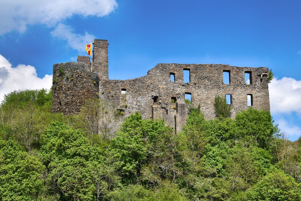 Virneburg Castle: A Ruined Hill Castle in Germany 1 Virneburg Castle