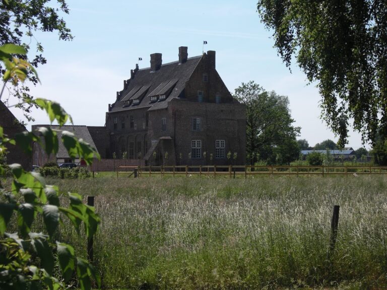 Haus Vlassrath: A Historic Manor House in Straelen, Germany