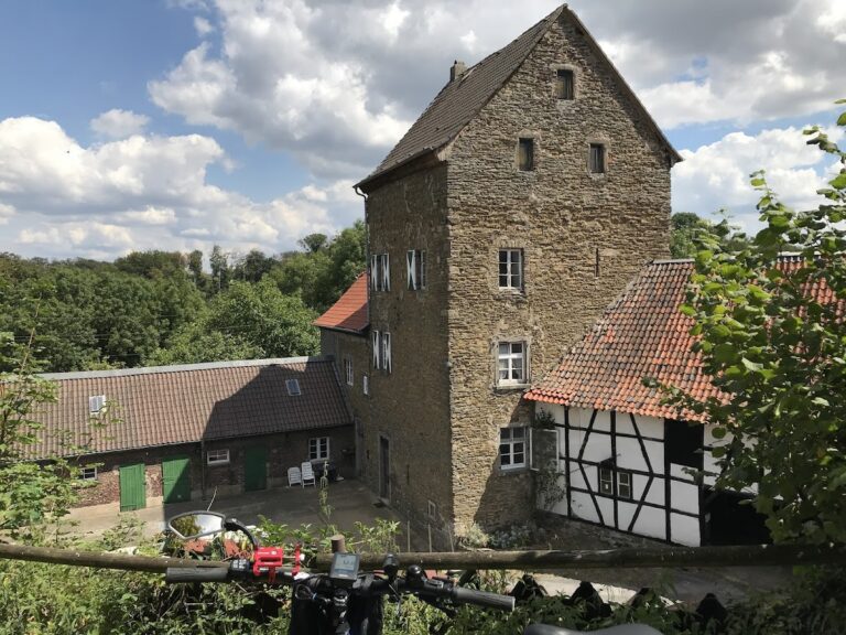 Gräfgenstein Castle: Medieval Hilltop Castle and Noble Residence