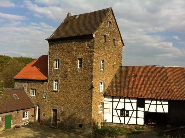 Gräfgenstein Castle: Medieval Hilltop Castle and Noble Residence