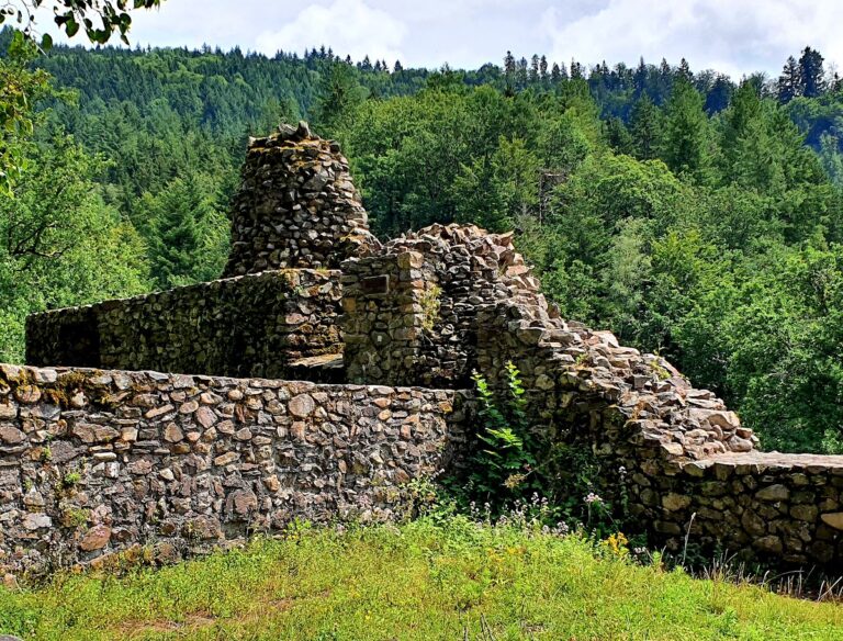 Burg Wolfach: A Medieval Hilltop Castle in Germany