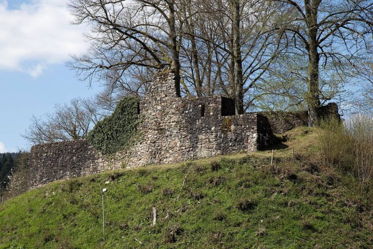 Burg Wolfach: A Medieval Hilltop Castle in Germany