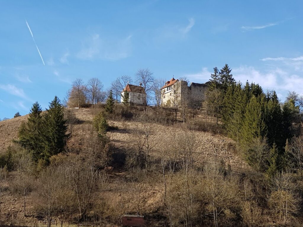 Burg Niedergundelfingen: A Medieval Hilltop Castle Ruin in Germany 2 Burg Niedergundelfingen