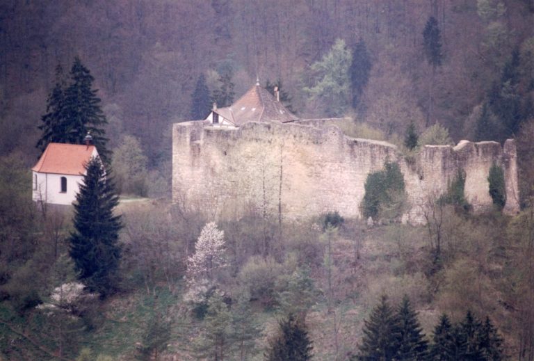 Burg Niedergundelfingen: A Medieval Hilltop Castle Ruin in Germany