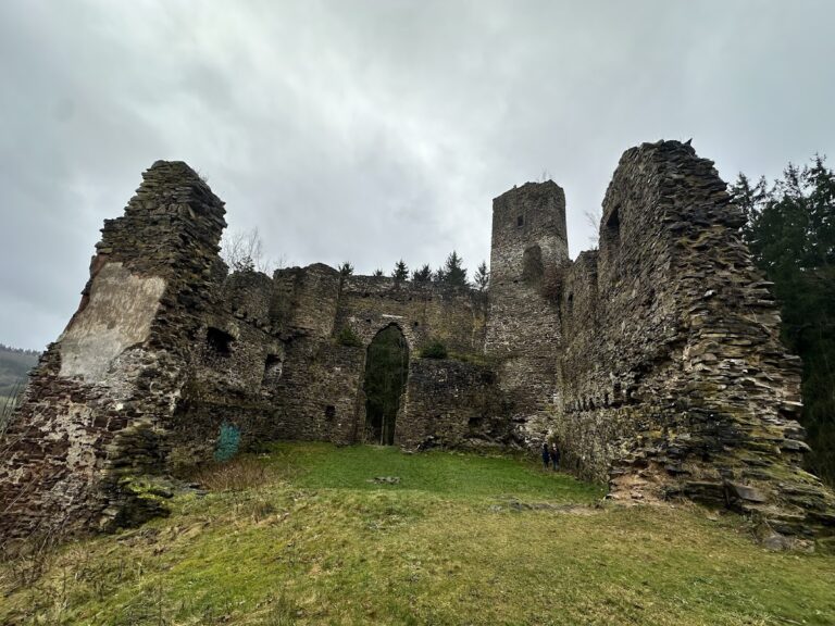 Burg Neublankenheim: A Medieval Hilltop Castle Ruin in Germany