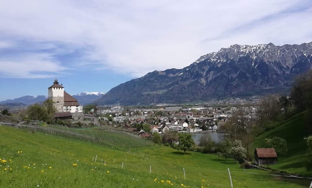 Wartau Castle: A Medieval Hill Castle in Switzerland 3 Gretschins-Herrenfeld / Ochsenberg / Wartau, Mesolithic-Bronze Age settlement / Iron Age sacrificial site / medieval castle ruins